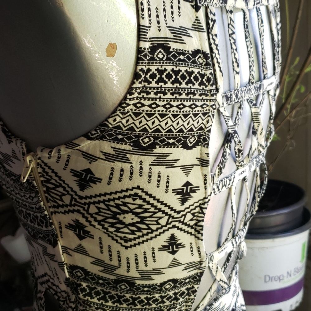 Dress - Picture 4 of 7